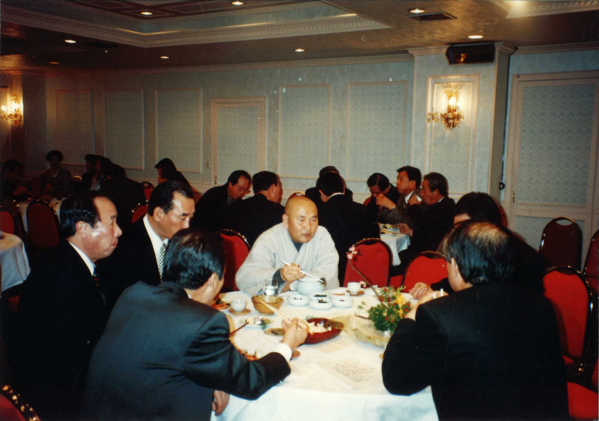 96 새해맞이 어울림 행사-테이블, 스님