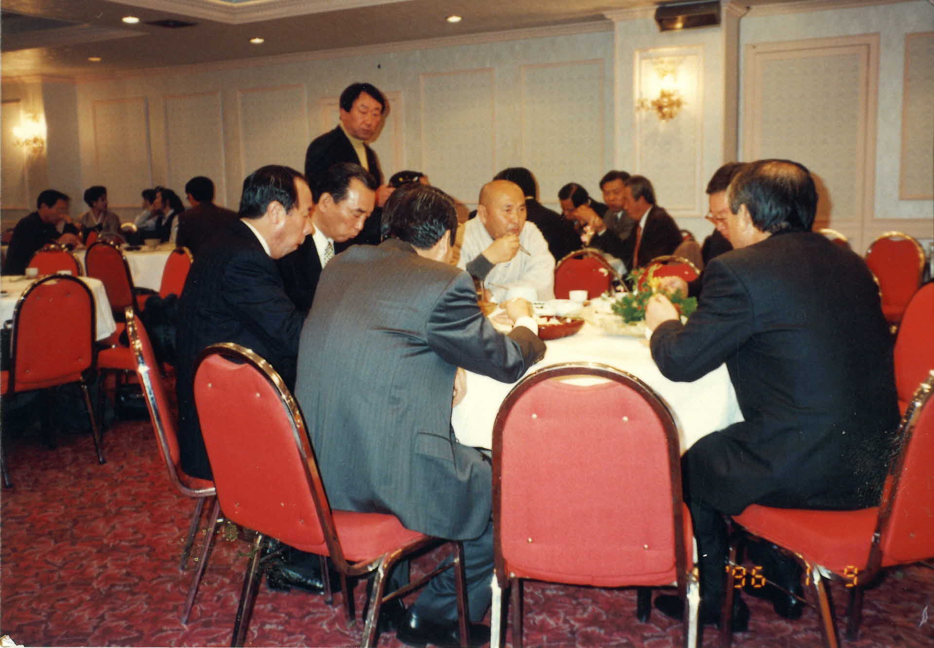 96 새해맞이 어울림 행사-테이블, 스님, 멀리서