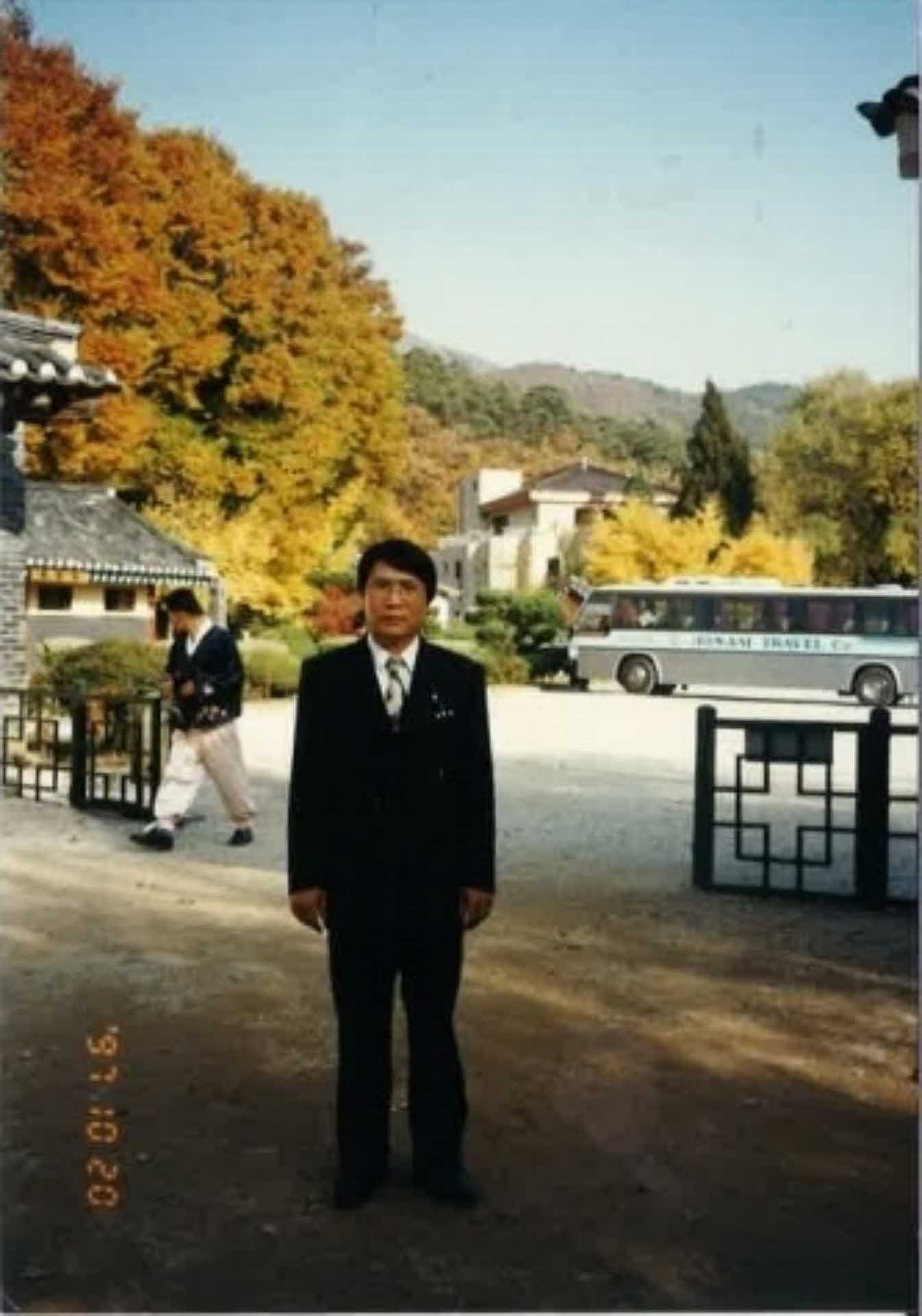 단독사진(남색양복 남자1)