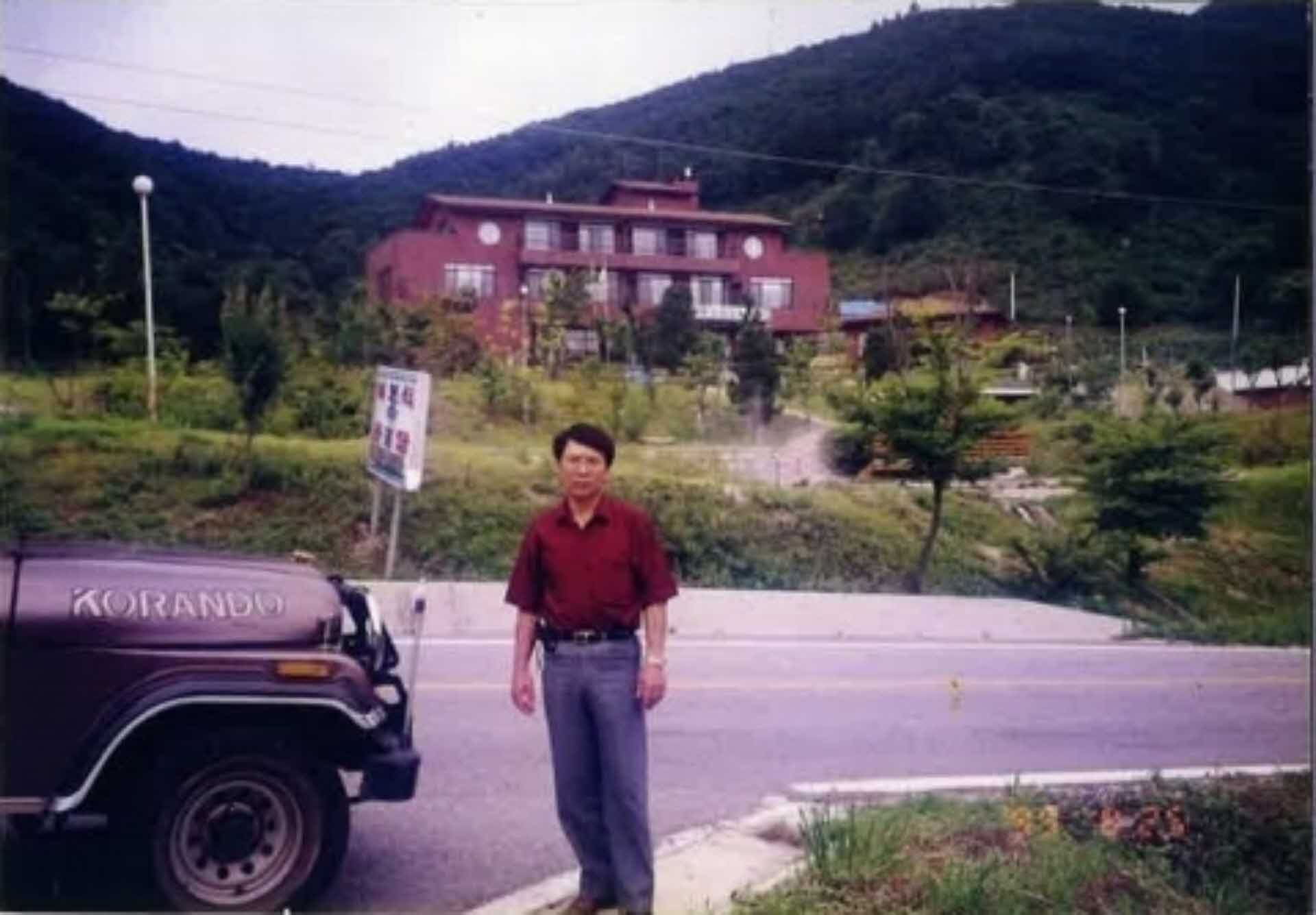 단독사진(벽돌건물, 코란도)