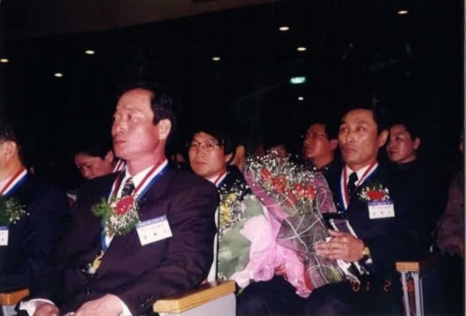 행사사진-강당(2001년2월16일)