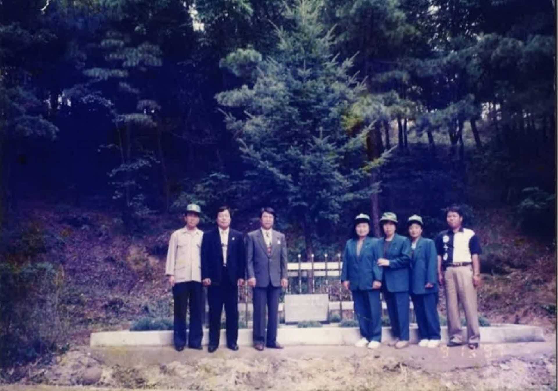 행사사진-남4,여3,박정희대통령기념식수