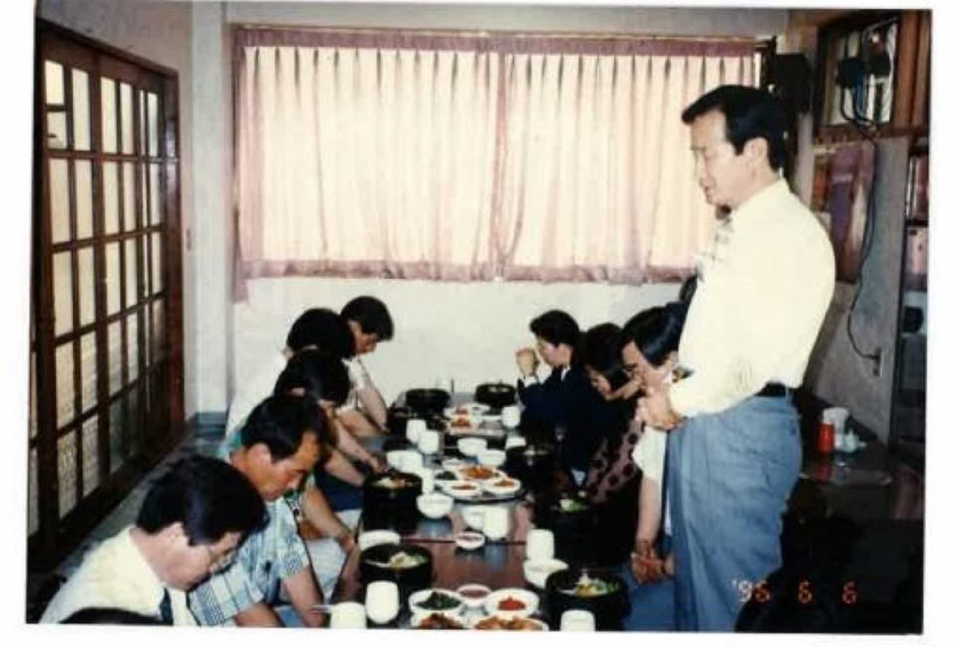 세광중학교 동창모임-실내, 기도