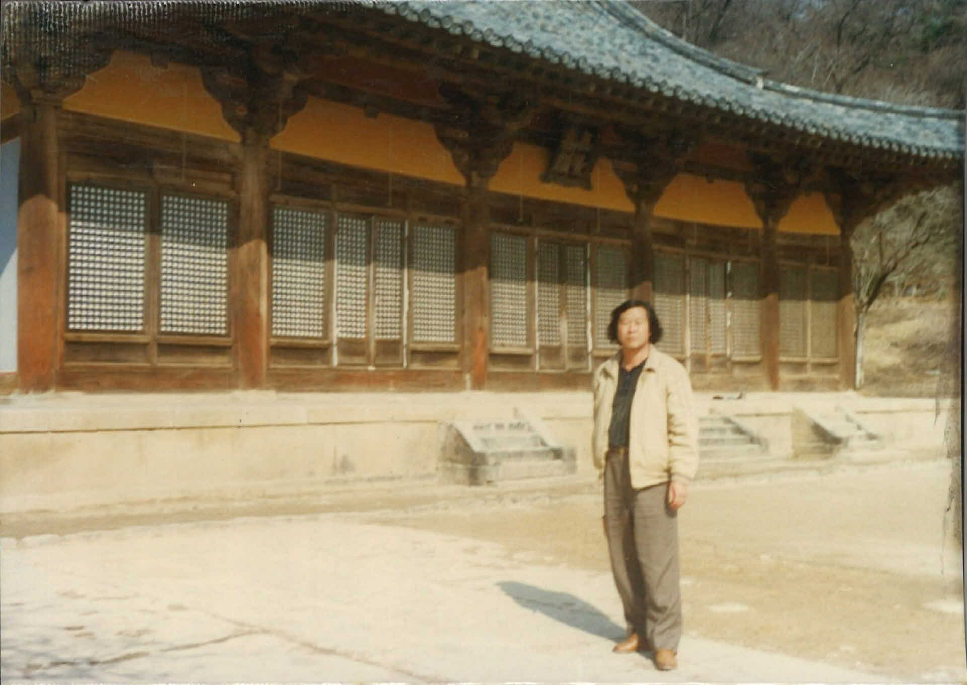 사진-부석사에 서 있는 한사람