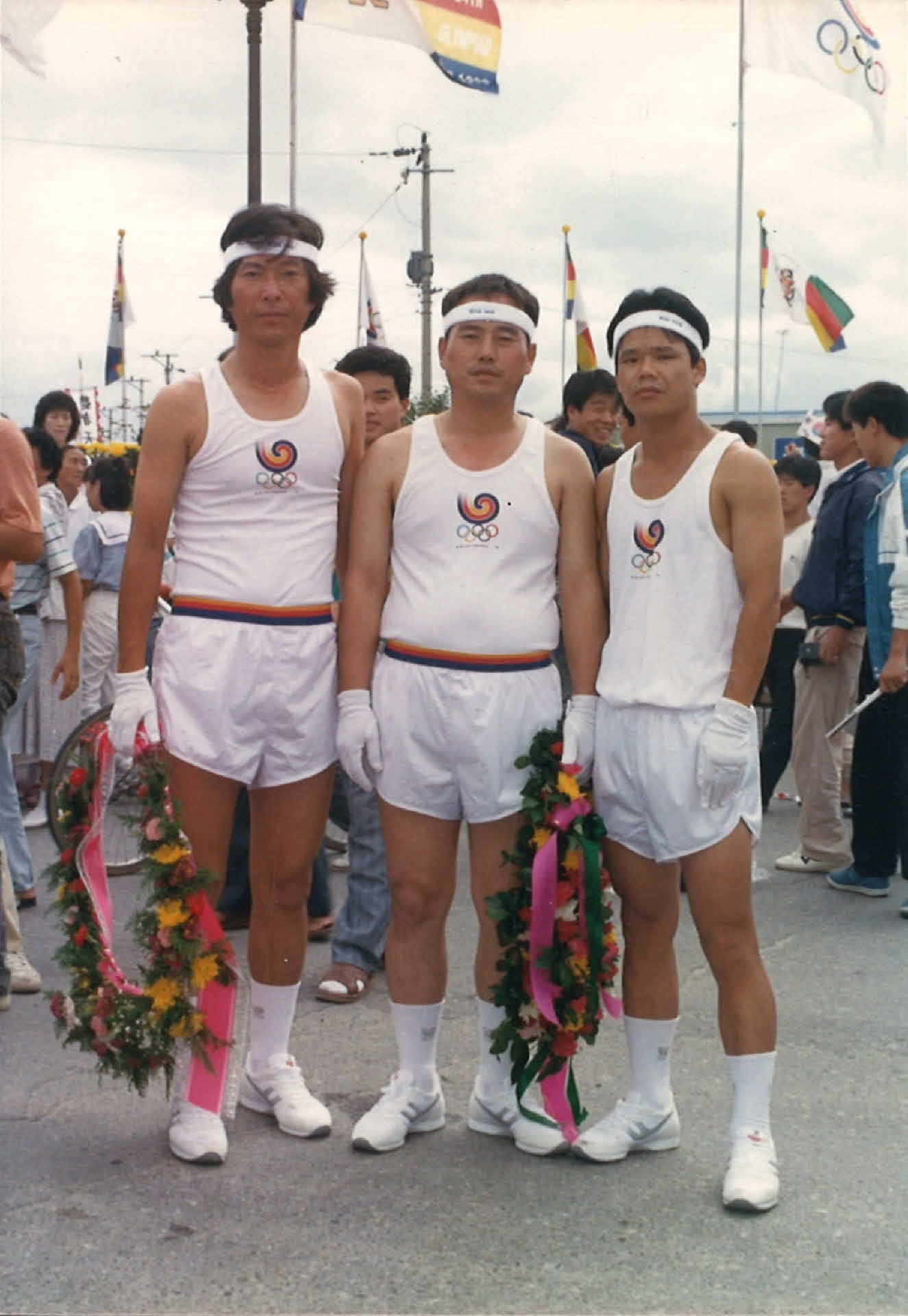 성화봉송 주자 3인 기념사진