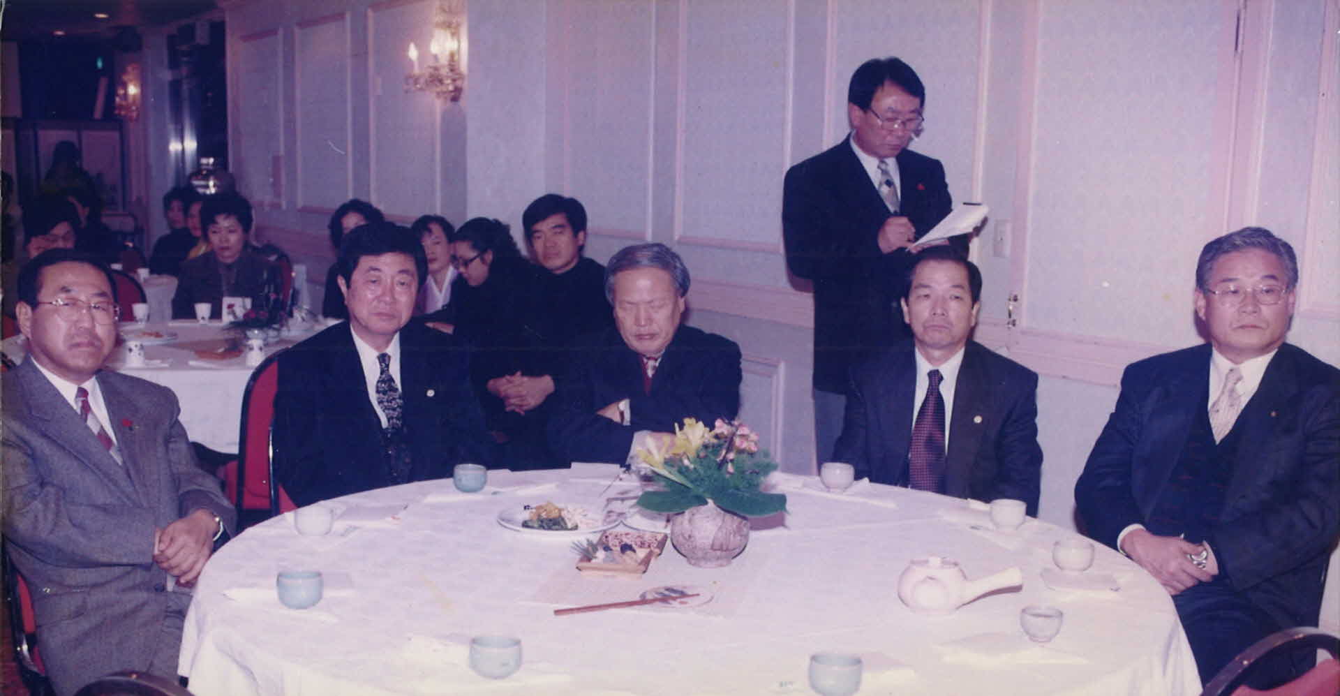 발표하는 남자회원