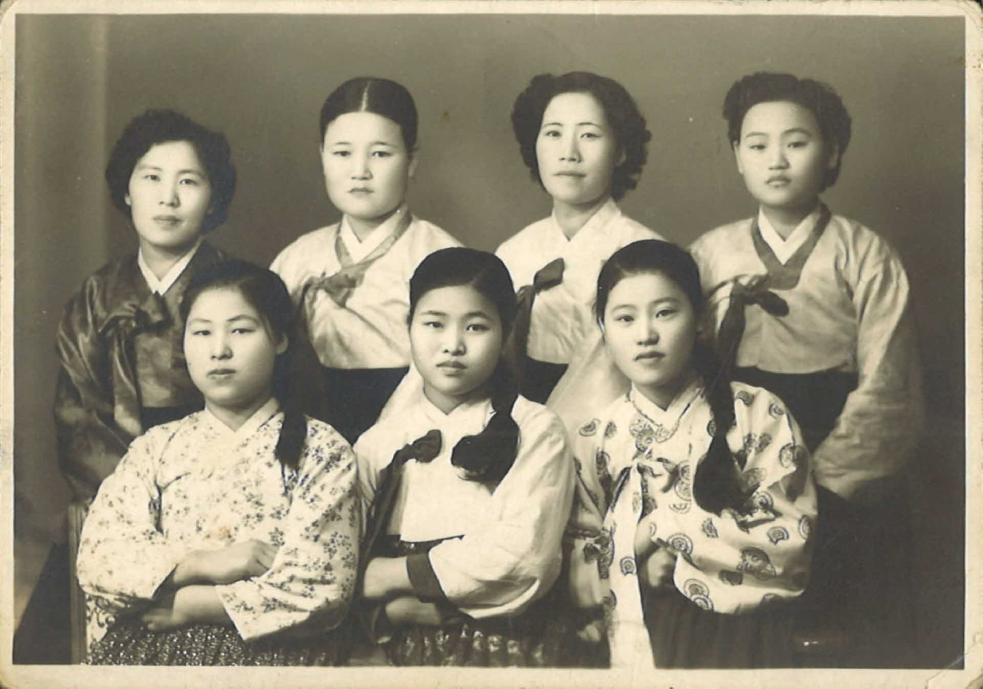 한복입은 여자 7명