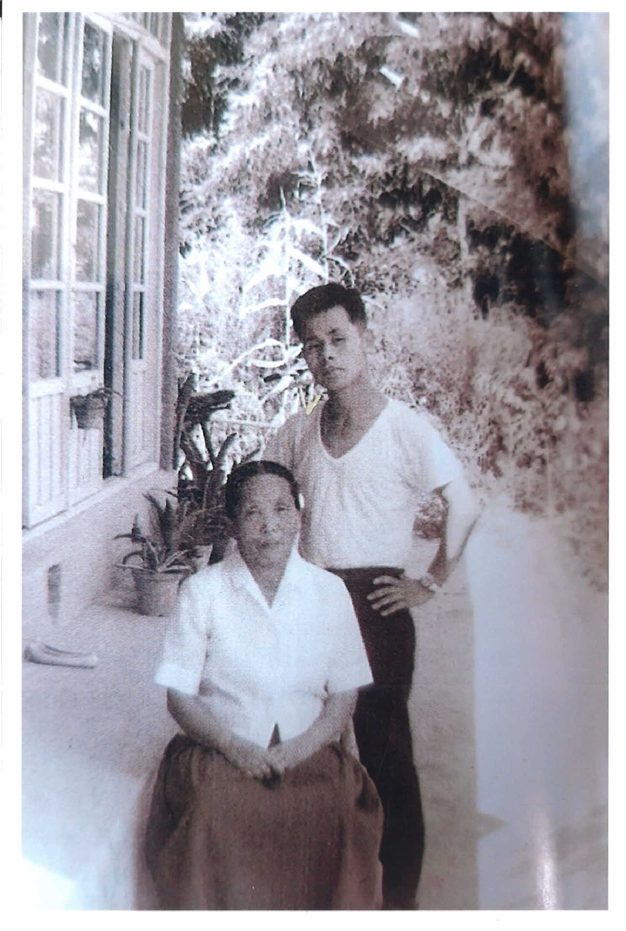 생활모습사진-전도사관 앞