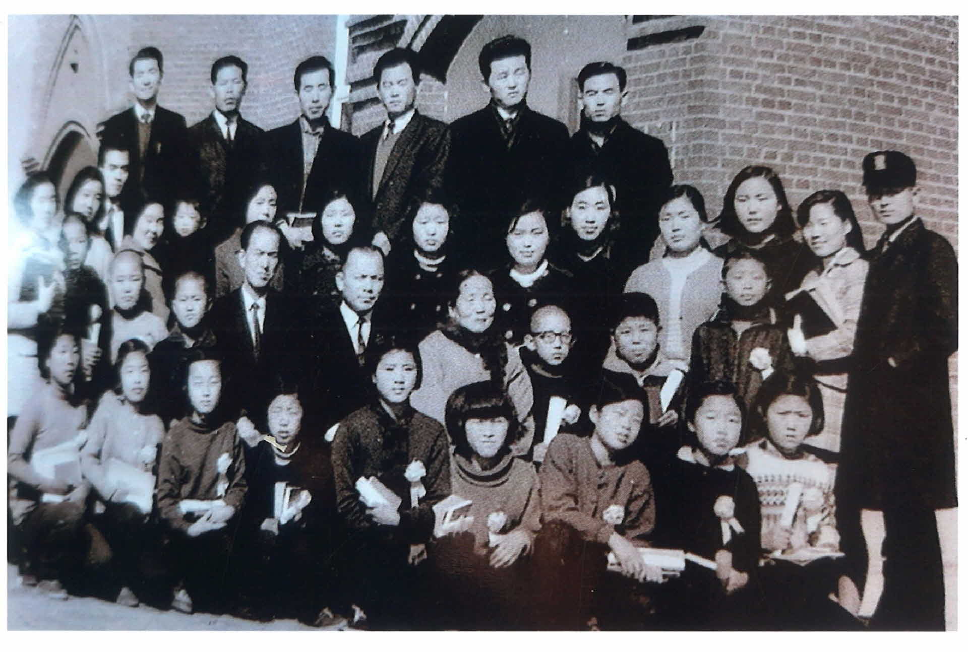 교회관련사진-교회 졸업생 기념사진