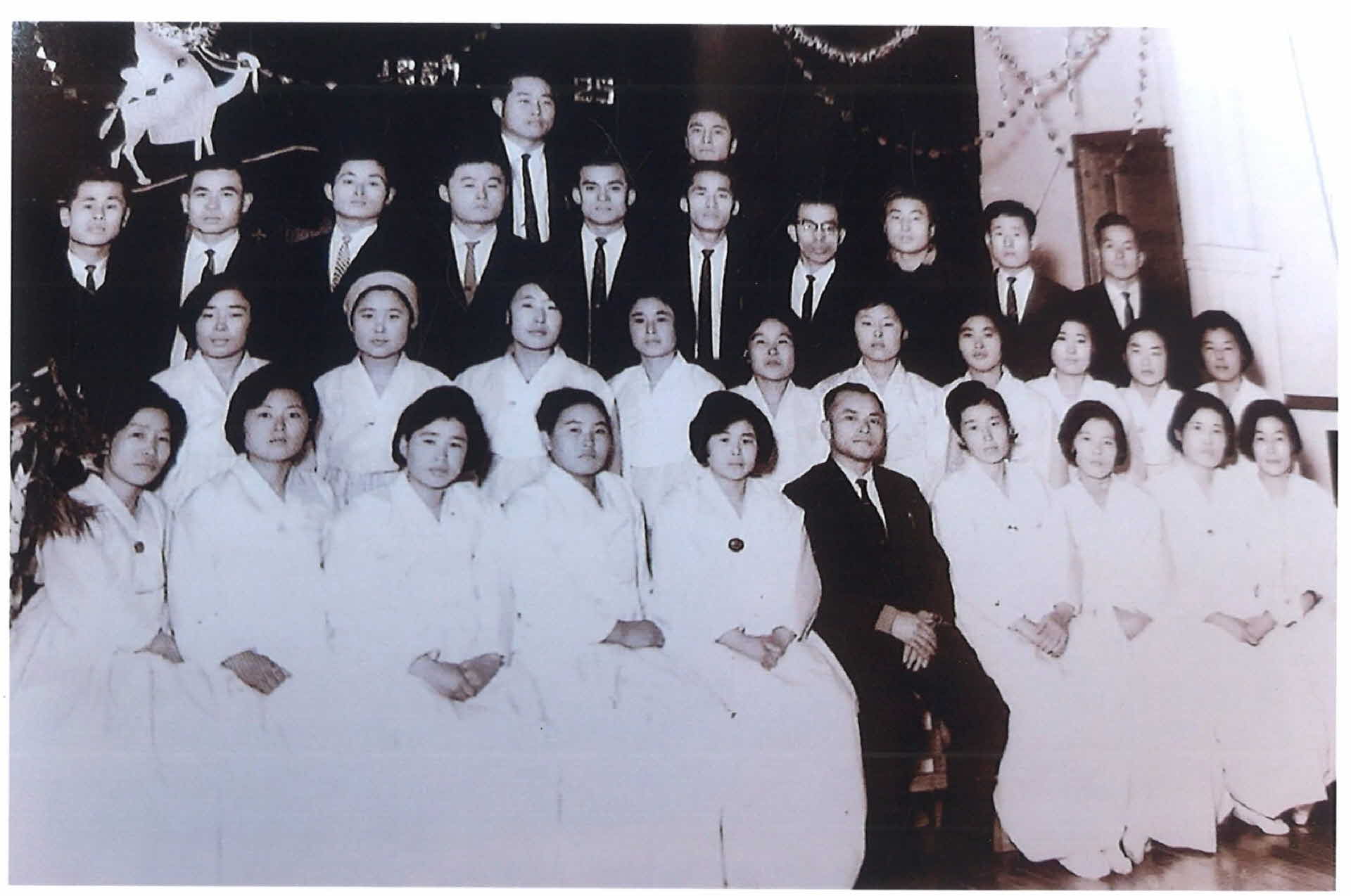 교회관련사진-장년찬양대 기념 사진